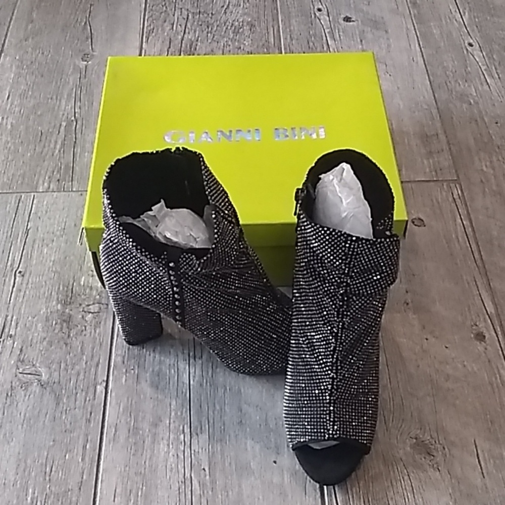 Gianni Bini ankle heal booties